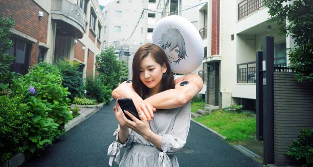 “Boyfriend hug” speakers are the perfect way to look absolutely normal in public【Video】