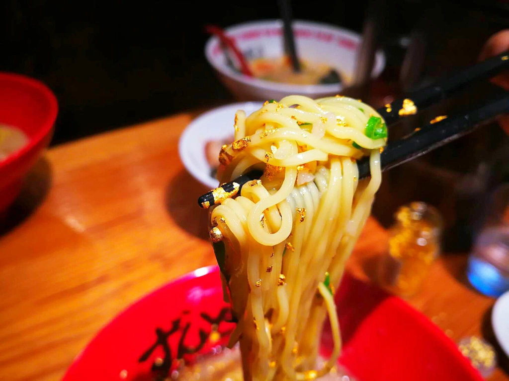 We try goldtopped ramen, the newest gourmet noodle treat in Tokyo and Kyoto【Photos