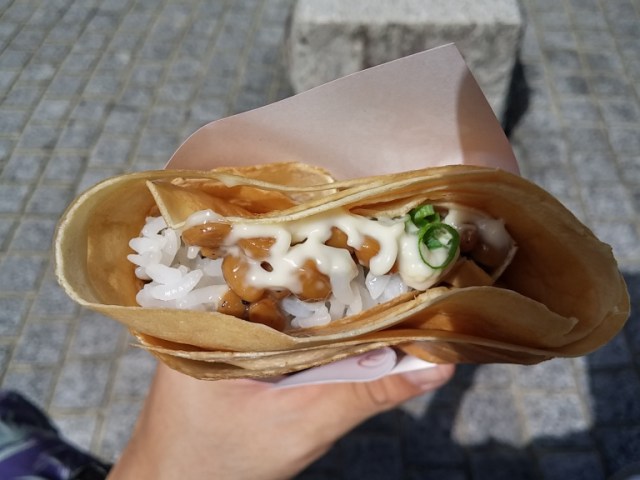 We head out to Kyoto to eat a delicious crepe crammed with fermented soybeans, rice【Taste Test】