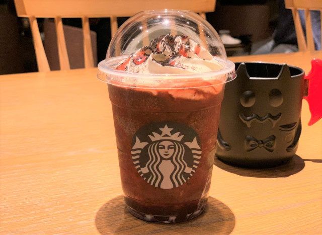We try the new Starbucks Dark Night Frappuccino with cup cosplay costumes for Halloween