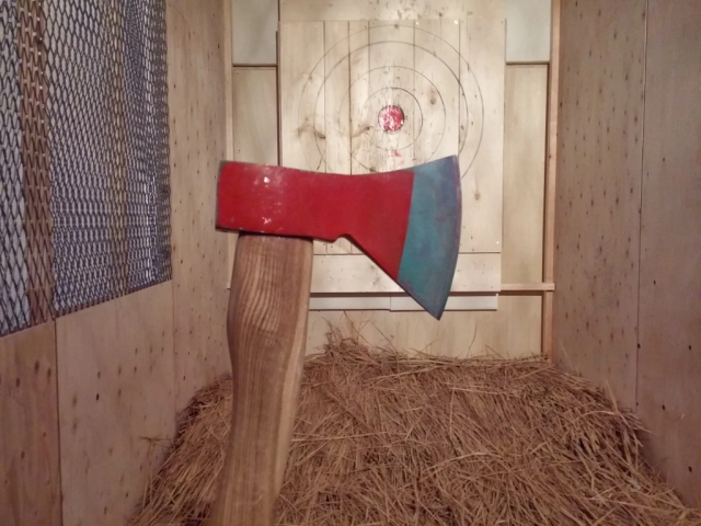 Crazy Tokyo bar rewards you with free drinks for accurate ax throwing, offers shuriken option