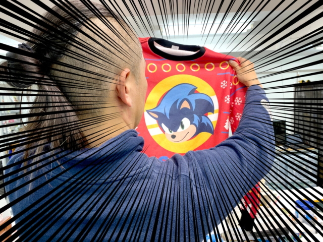Sonic the Hedgehog sends us the present of Japan’s ugliest Christmas sweaters. Umm…thanks【Pics】