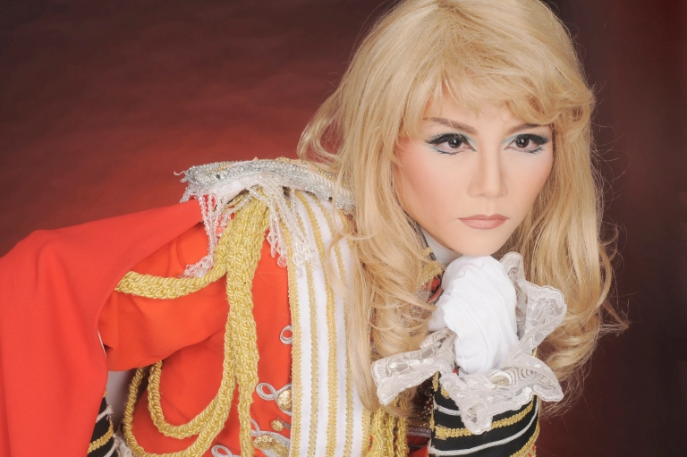 Tokyo’s amazing Takarazuka-style photo studio can transform you into a ...