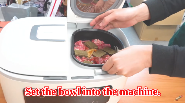 https://soranews24.com/wp-content/uploads/sites/3/2020/02/japanese-curry-rice-cooker-twin-chef-two-in-one-kitchen-gadget-japan-shop-buy-review-food-photos-video-24.png?w=640