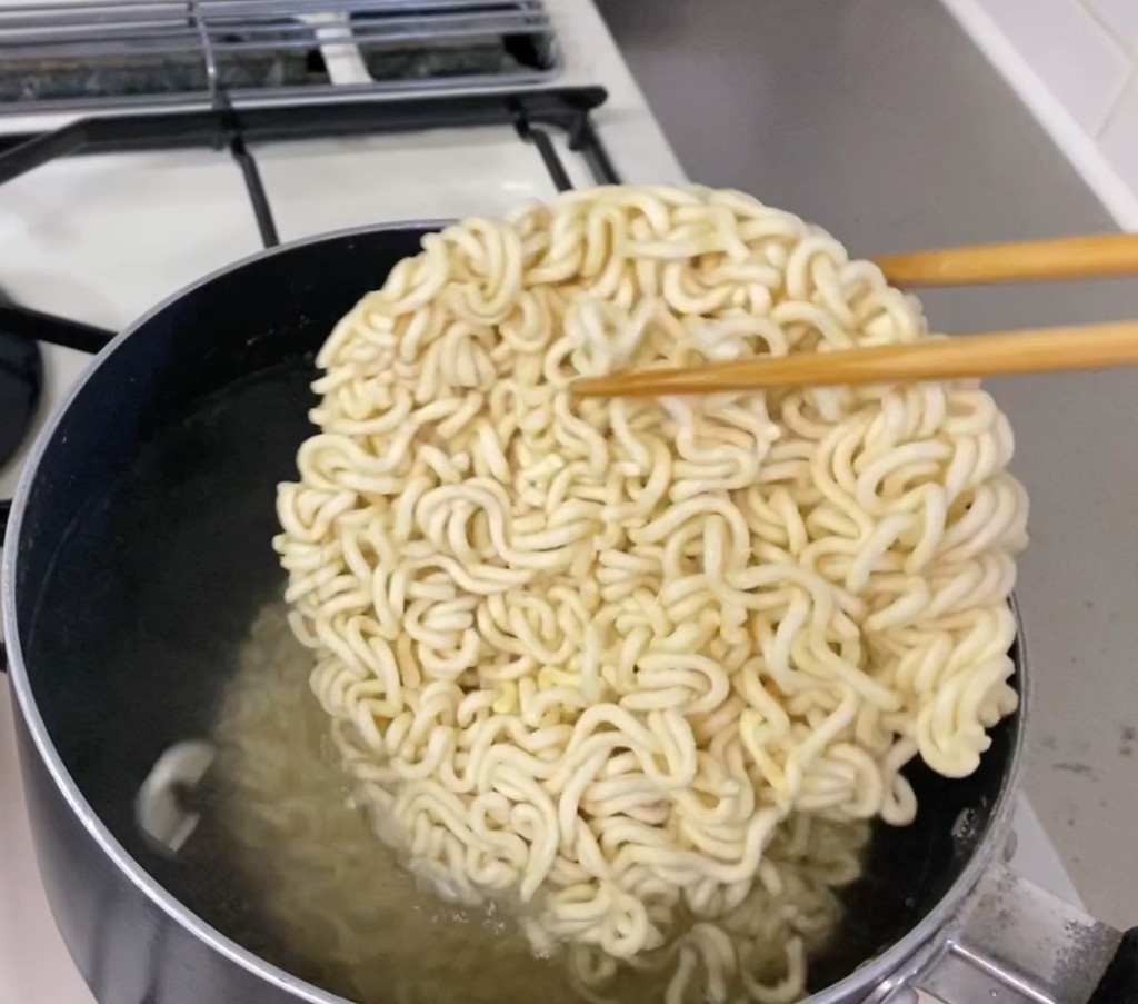 Parasite ramen challenge Can you cook the movie’s noodle dish in just