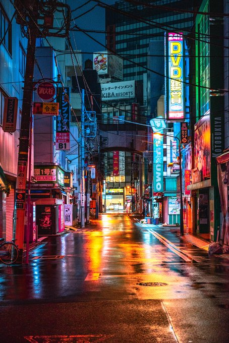 Tokyo’s Akihabara looks otherworldly beautiful when all the people are ...