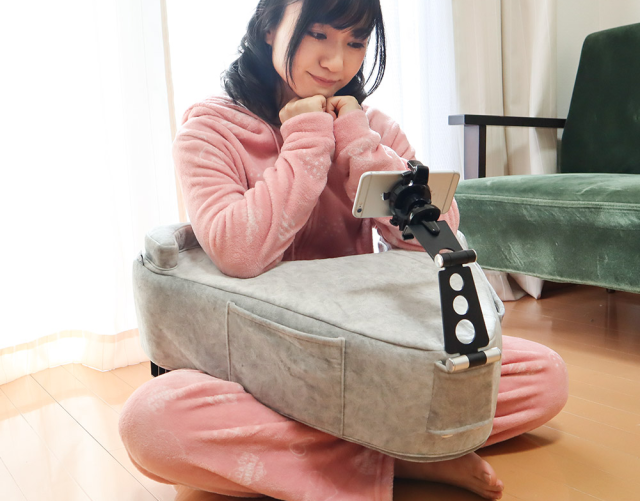 Japanese cushion promises to turn video gamers into prisoners, make them happy about it【Photos】