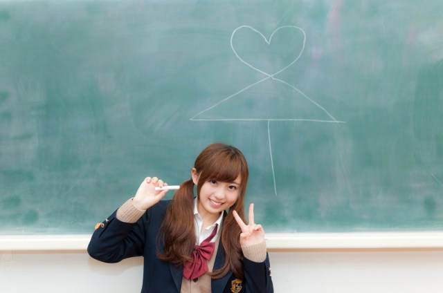 Japanese students learn English with help from a dating sim artist