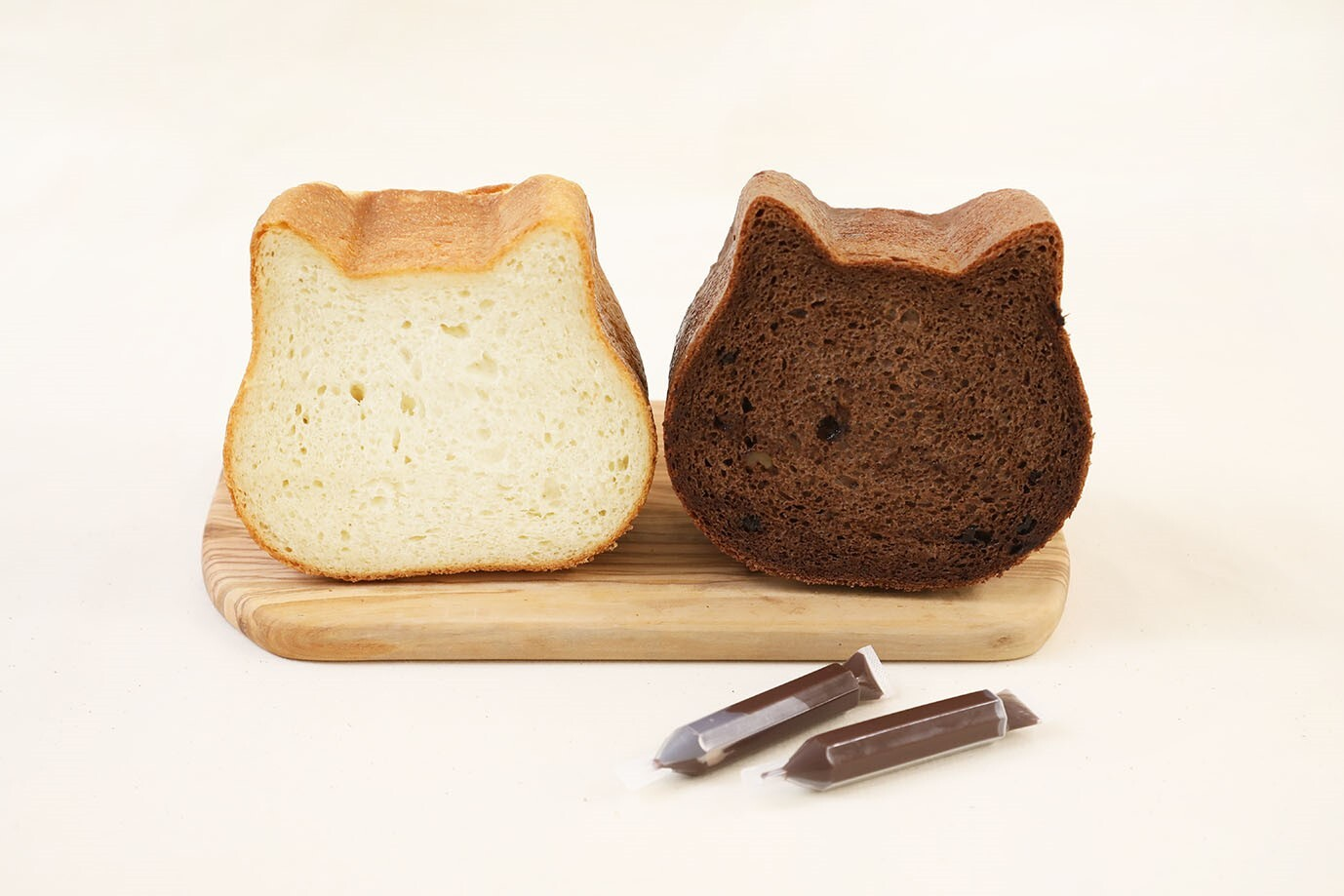 Japan’s heart-melting, mouthwatering cat-shaped bread can now be ...