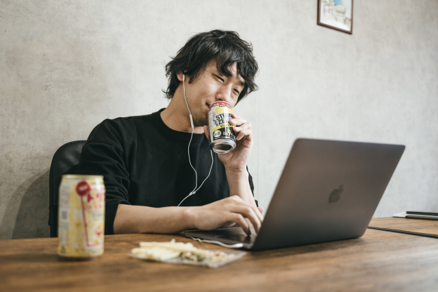 Cheers! Tokyo company will pay for telecommuting workers’ online drinking parties