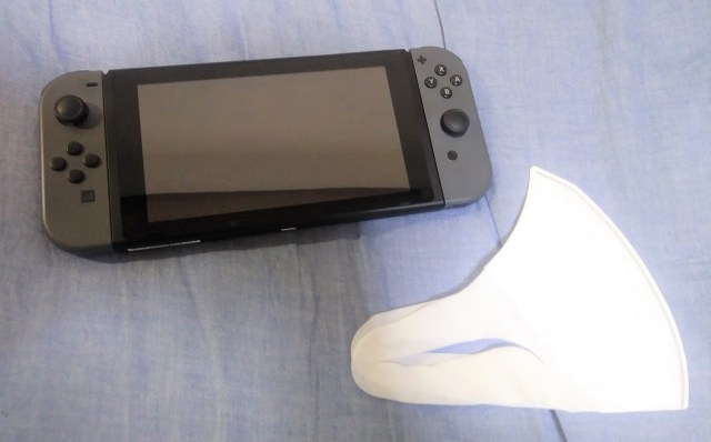 Awesome Nintendo fan craft idea: Power up your cloth face mask into a Switch-style mask【Pics】