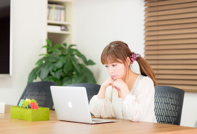 Japanese husband falls in love with telecommuting wife all over again as they both work from home