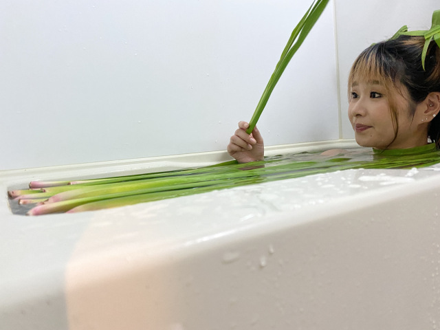 Japanese Bath Hack Toss Iris Leaves In The Tub For A Traditional Shobu Yu Soak【photos