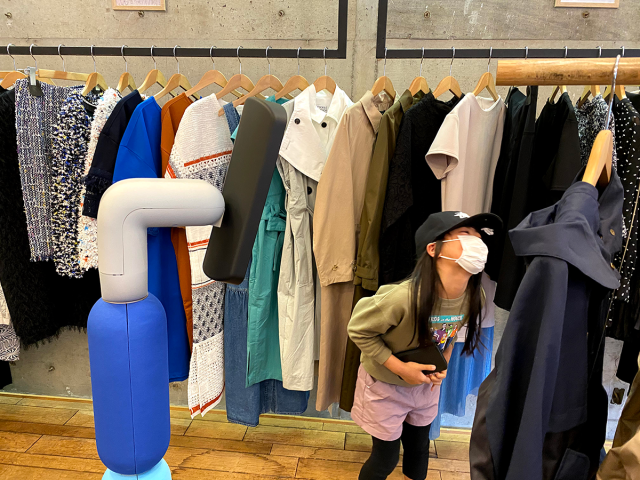 ANA unveils robot avatar shopper at boutique in Oita | SoraNews24 ...