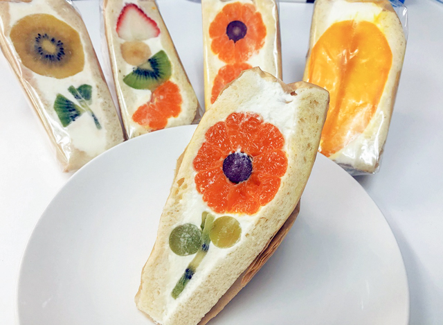 Tokyo store sells beautiful Japanese fruit sandwiches that look like floral arrangements
