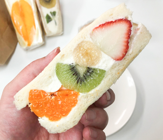 Tokyo store sells beautiful Japanese fruit sandwiches that look like ...