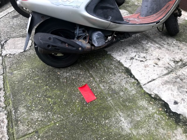 Find a red envelope on the ground? Here’s why you should never pick it up
