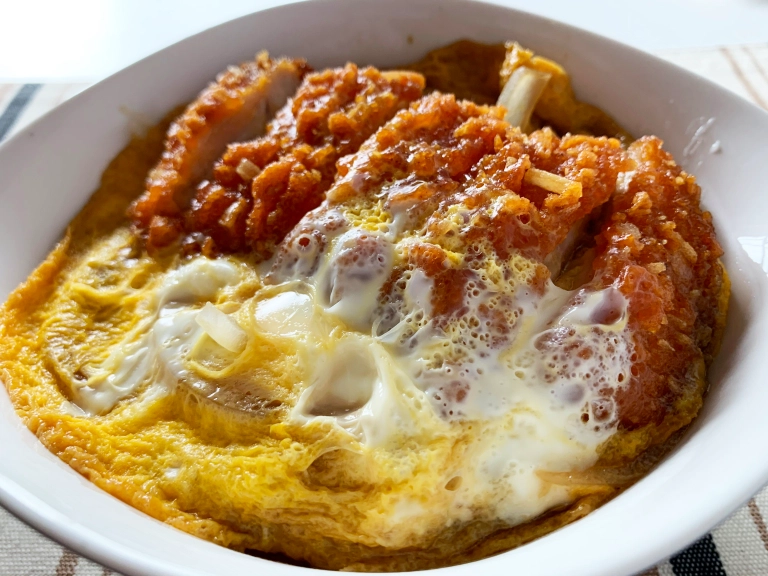 How to make a spicy chicken katsudon in just three minutes【SoraKitchen