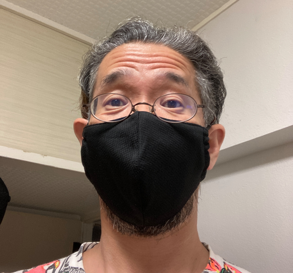 Can Mr. Sato freeze this cooling face mask just by shaking it?【Video