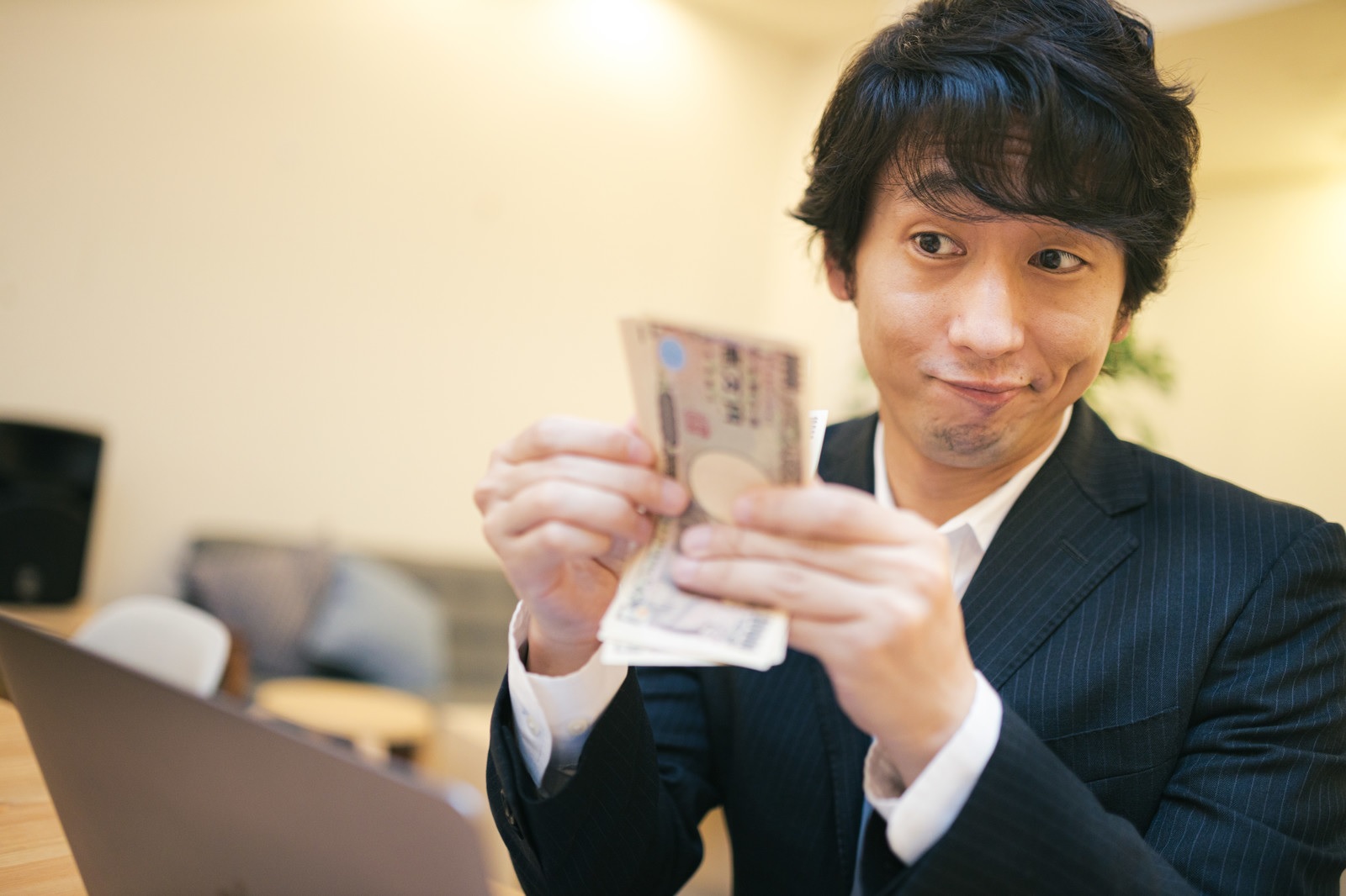 What’s the minimum amount of money Japanese women want their husbands