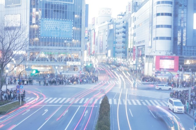Man attempts to set himself on fire in middle of Tokyo’s busiest intersection【Video】