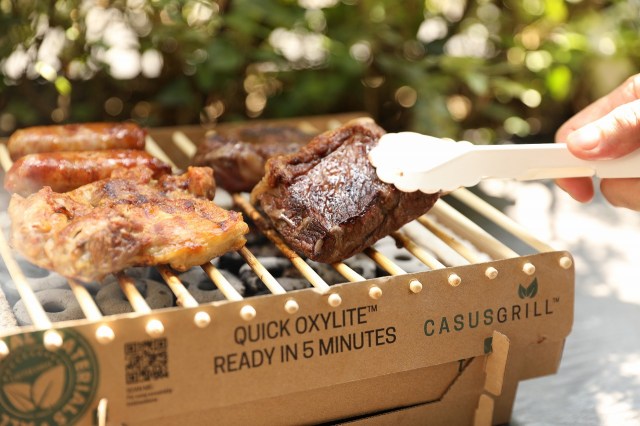 Japanese Brazillian BBQ restaurants offering take-out disposable grills made of cardboard