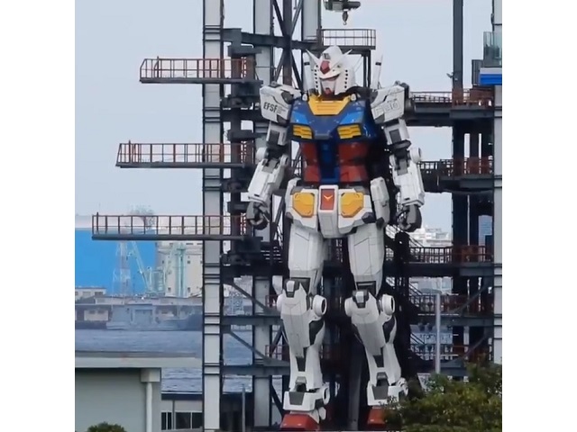 osaka gundam statue