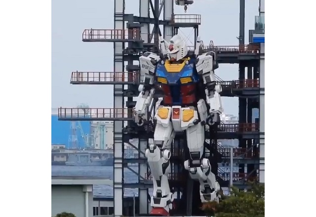 osaka gundam statue