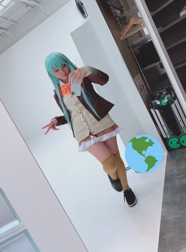 Japanese cosplayer reveals how to take the perfect mirror selfie