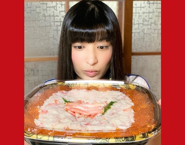 Japanese mom finds kid’s cute rice bowl contains tale of dinosaur