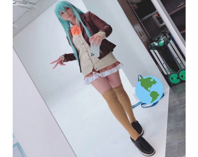 Japanese cosplayer reveals how to take the perfect mirror selfie