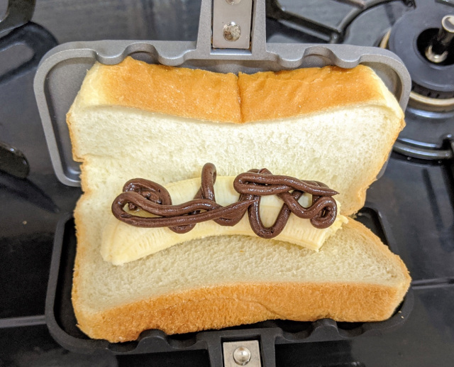 https://soranews24.com/wp-content/uploads/sites/3/2020/09/Sandwich-press-maker-camp-solo-one-person-kitchen-goods-whitegoods-shopping-4w1h-hot-grilled-toastie-machine-8.jpg?w=640