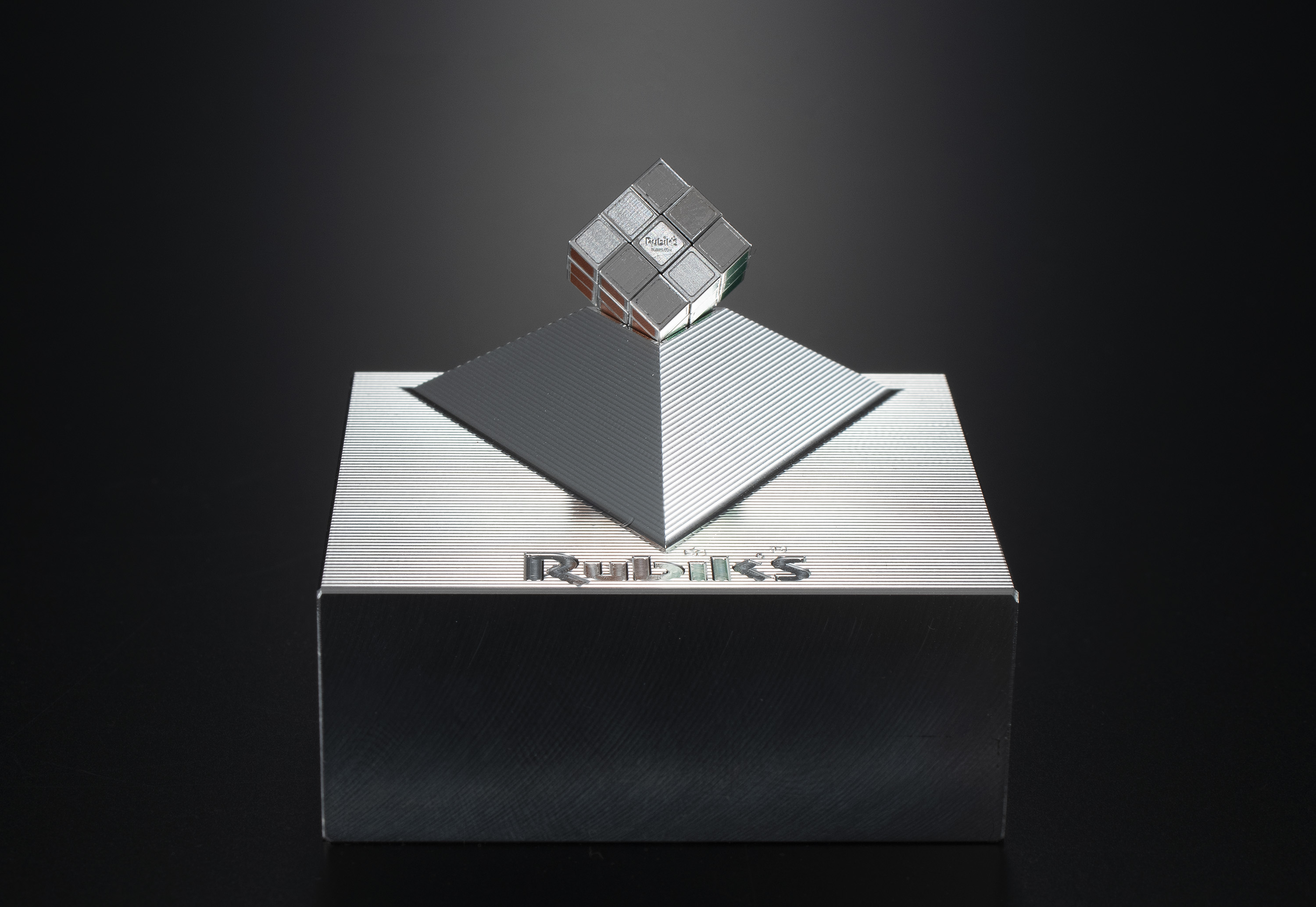 World’s smallest official Rubik’s Cube developed by Japanese companies ...