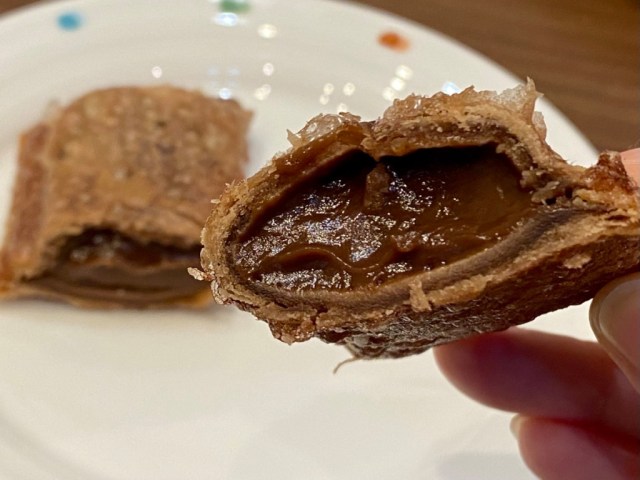 Taste-testing 3 fast food chains’ autumn chocolate pies in Japan to find the ultimate pie