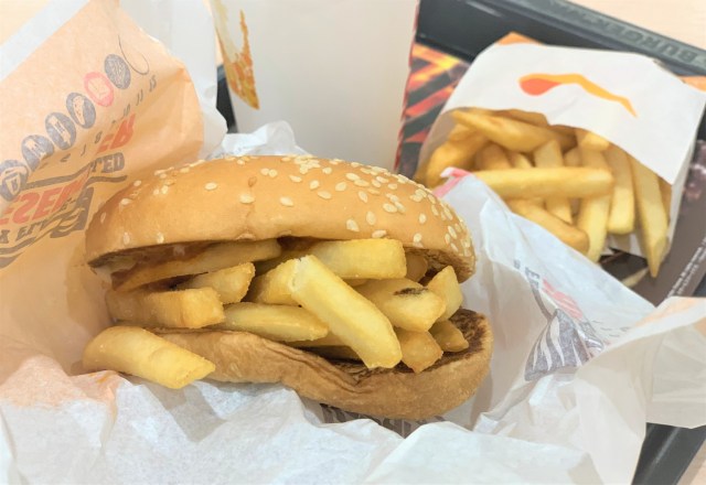 We try Burger King Japan’s “Fake Burger”, a chip butty on steroids