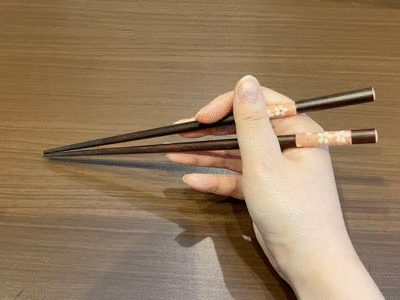 How To Hold Chopsticks Correctly 