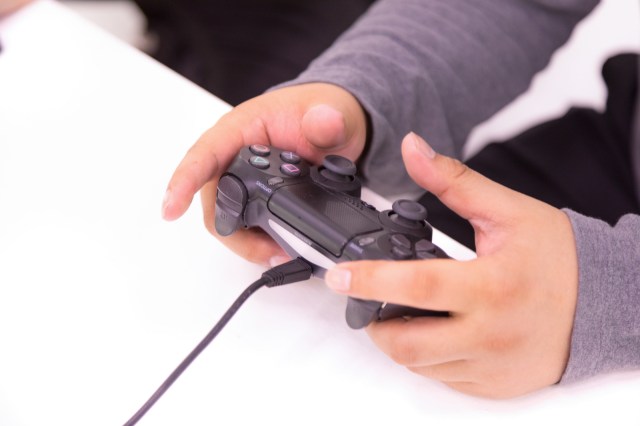 Medical university in Tokushima honors student for his gaming