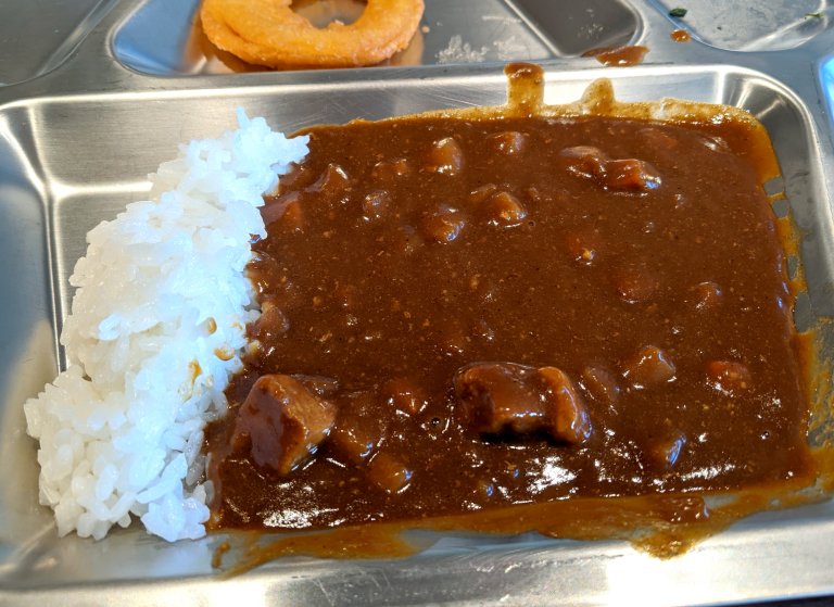 We indulge in allyoucaneat “Navy Curry”, discover the buffet of our