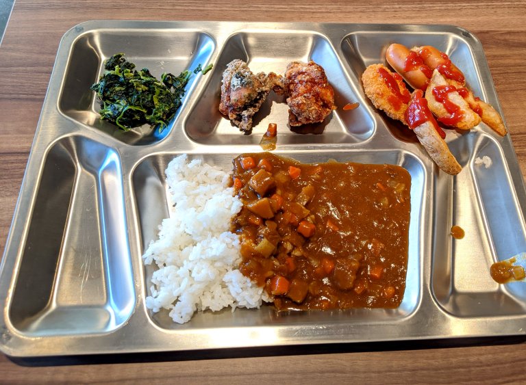 We indulge in allyoucaneat “Navy Curry”, discover the buffet of our