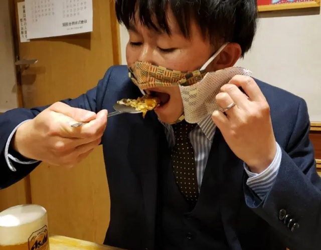 Japanese fashion company develops fabric mask with velcro-edge eating technology