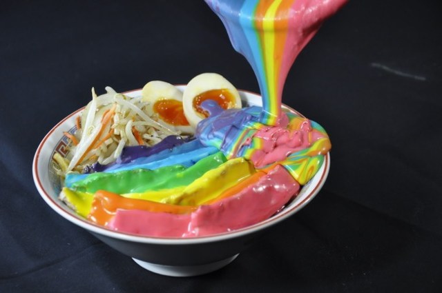 Rainbow ramen now being served in Japan to spread happiness through noodles【Photos】