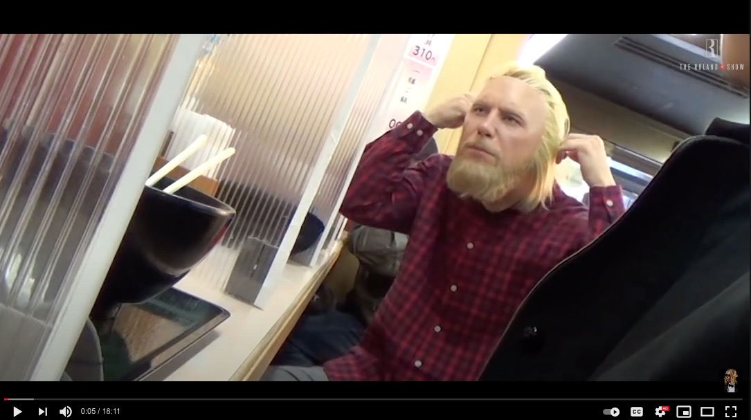 Host King Roland goes to Akihabara disguised as a foreign otaku 【Video ...