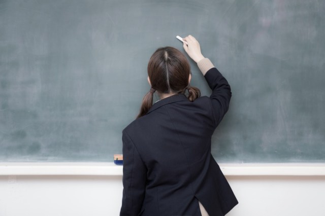 Brown-haired girl sues Japanese school for telling her to dye hair black, court makes decision