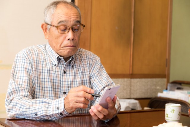 Tokyo government to give smartphones to senior citizens, pay for their calling and data plans
