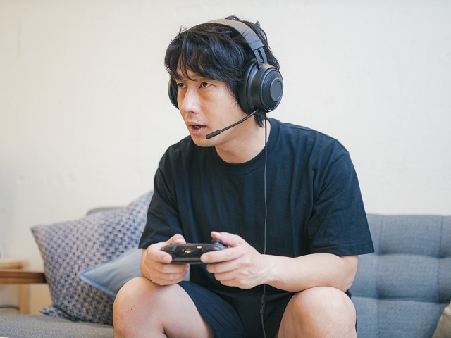Mom of Japanese gamer son has sniper-precise criticism of his Apex Legends habit