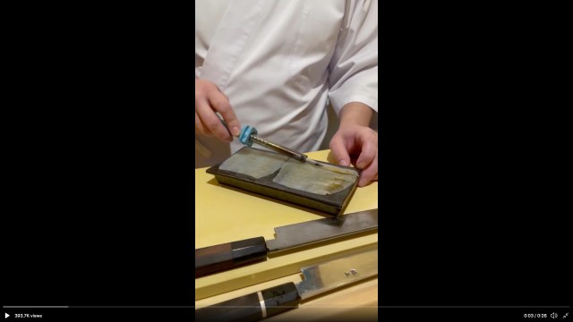 Japanese restaurant sears sushi with a soldering iron【Video】