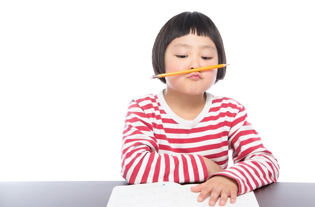 Japanese girl can’t think of anything to write about for in-class essay, writes awesome one anyway