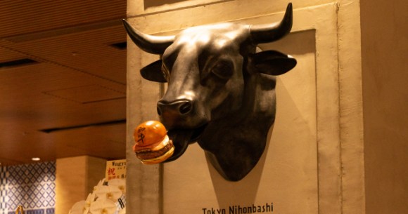 Eat Kuroge Wagyu beef at this Japanese restaurant in Ginza for