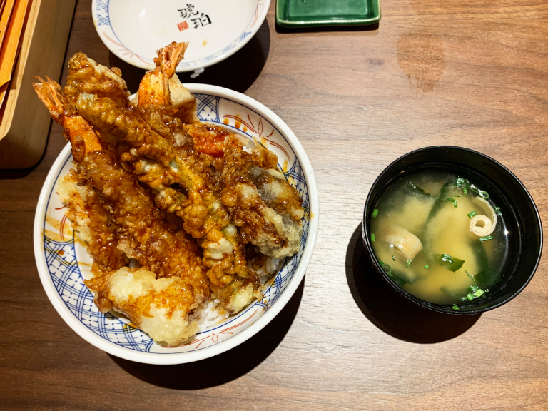 We visit the Japanese branch of a Singaporean restaurant serving Singaporestyle tempura
