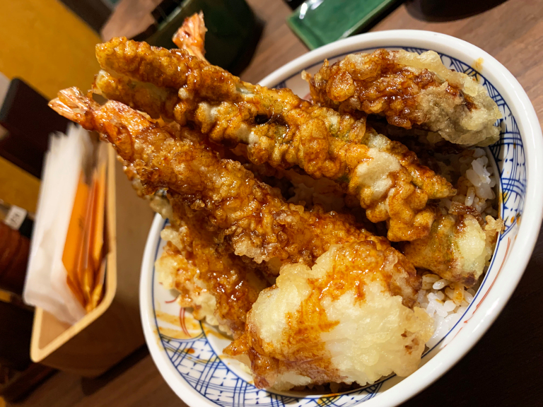 We visit the Japanese branch of a Singaporean restaurant serving Singaporestyle tempura